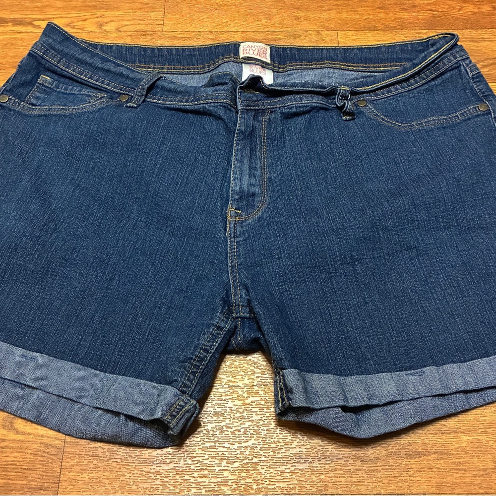 Women’s Canyon River Blues Denim Shorts Size 18